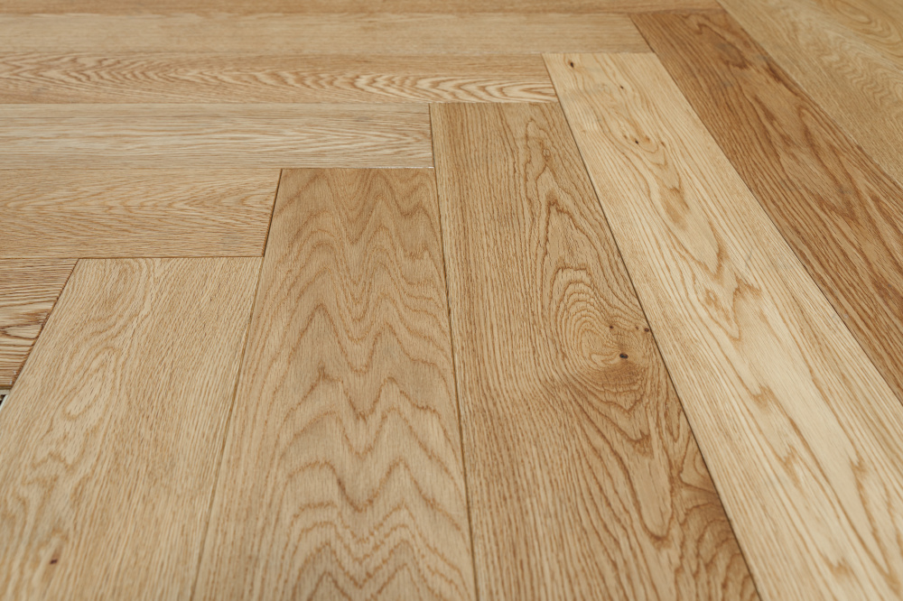 Паркетная доска AmberWood Венгерская елочка Дуб Натур бесцветный лак 915х127х14 мм (0,93 м2/упак)